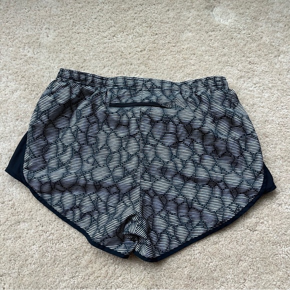 Nike Women's Black & White Dri-Fit Running Shorts w/ Lining - Size S - VGUC - Picture 2 of 9